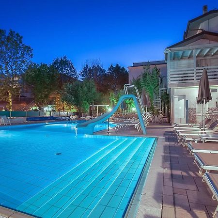 Hotel Giamaika تْشيزيناتيكو المظهر الخارجي الصورة