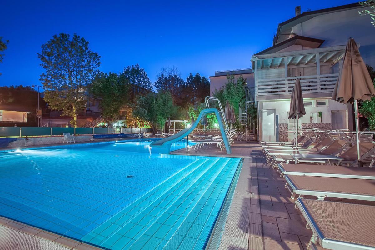 Hotel Giamaika تْشيزيناتيكو المظهر الخارجي الصورة