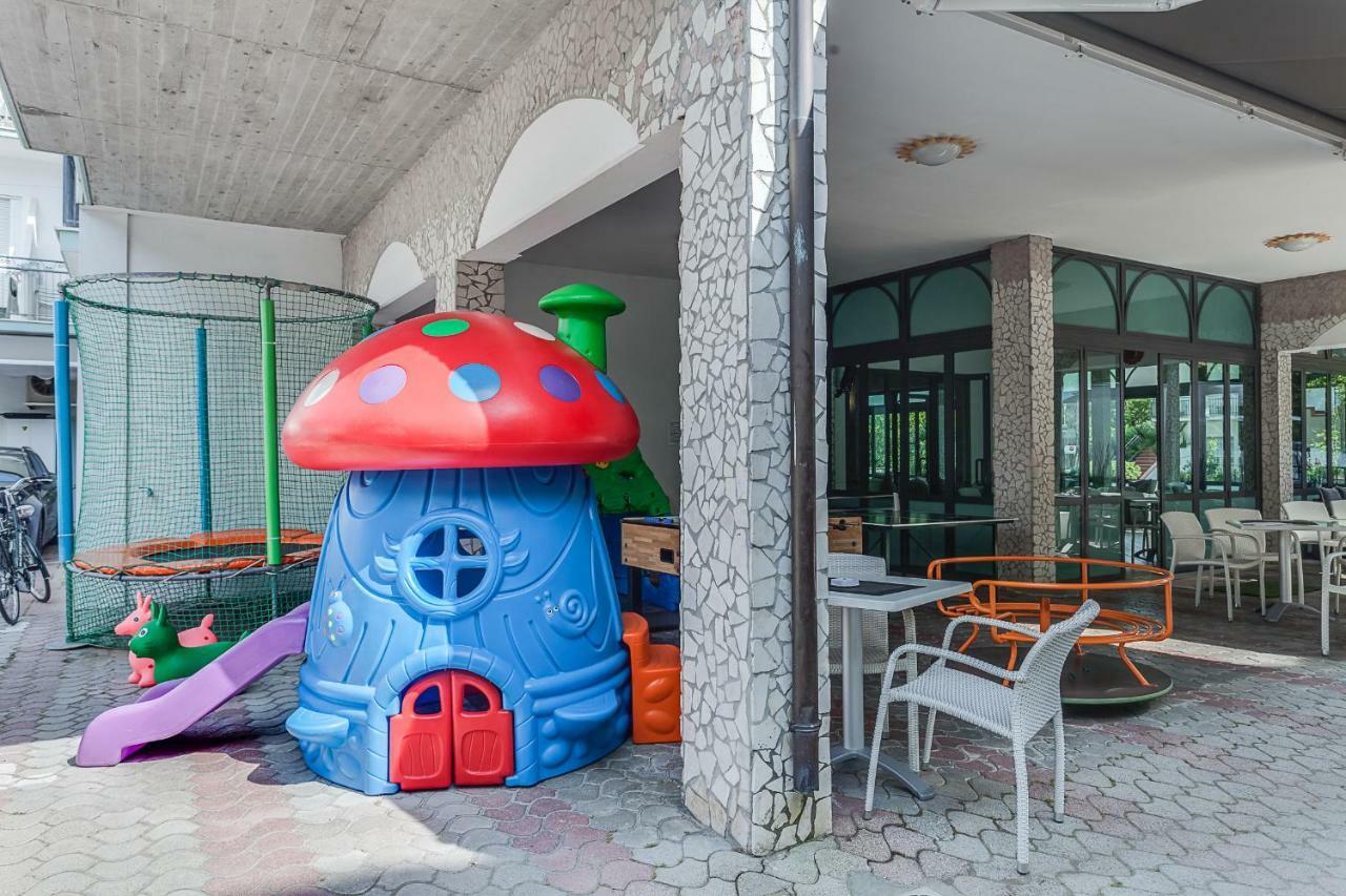 Hotel Giamaika تْشيزيناتيكو المظهر الخارجي الصورة